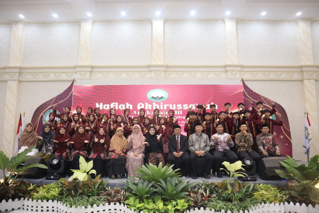Haflah Akhirussanah Angkatan XIII SMPIT